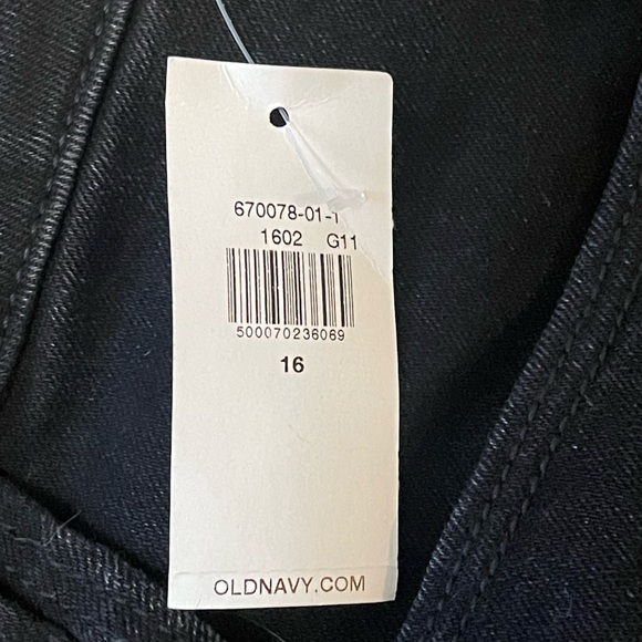 BRAND NEW Pop icon midrise skinny jean. W/ tear in legs - Picture 4 of 4